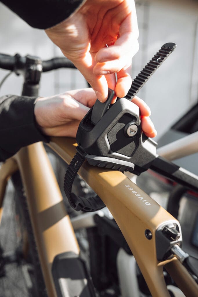 THULE Veloträger EasyFold3 Bike Befestigung